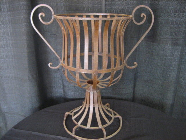 Rental store for BASKET 27 X17  WI STRAP in Batesville MS