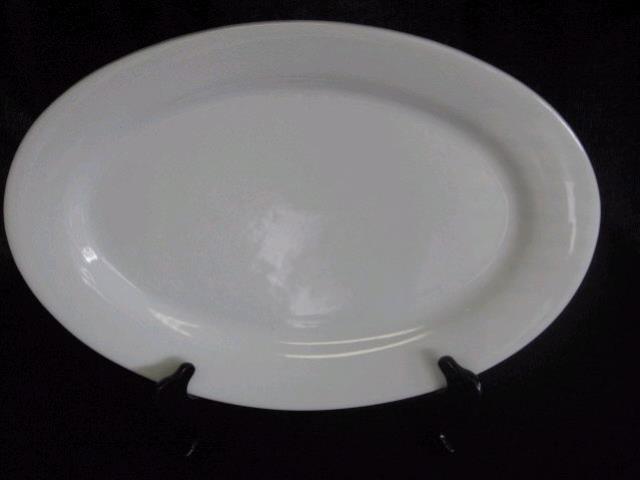 Rental store for WHITE PORCELAIN OVAL PLATTER in Batesville MS
